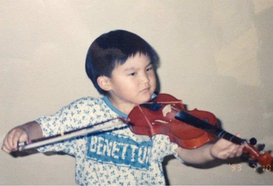 A young Ray Chen at his first violin recital in 1993